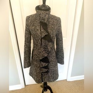 Elie Tahari coat size 6